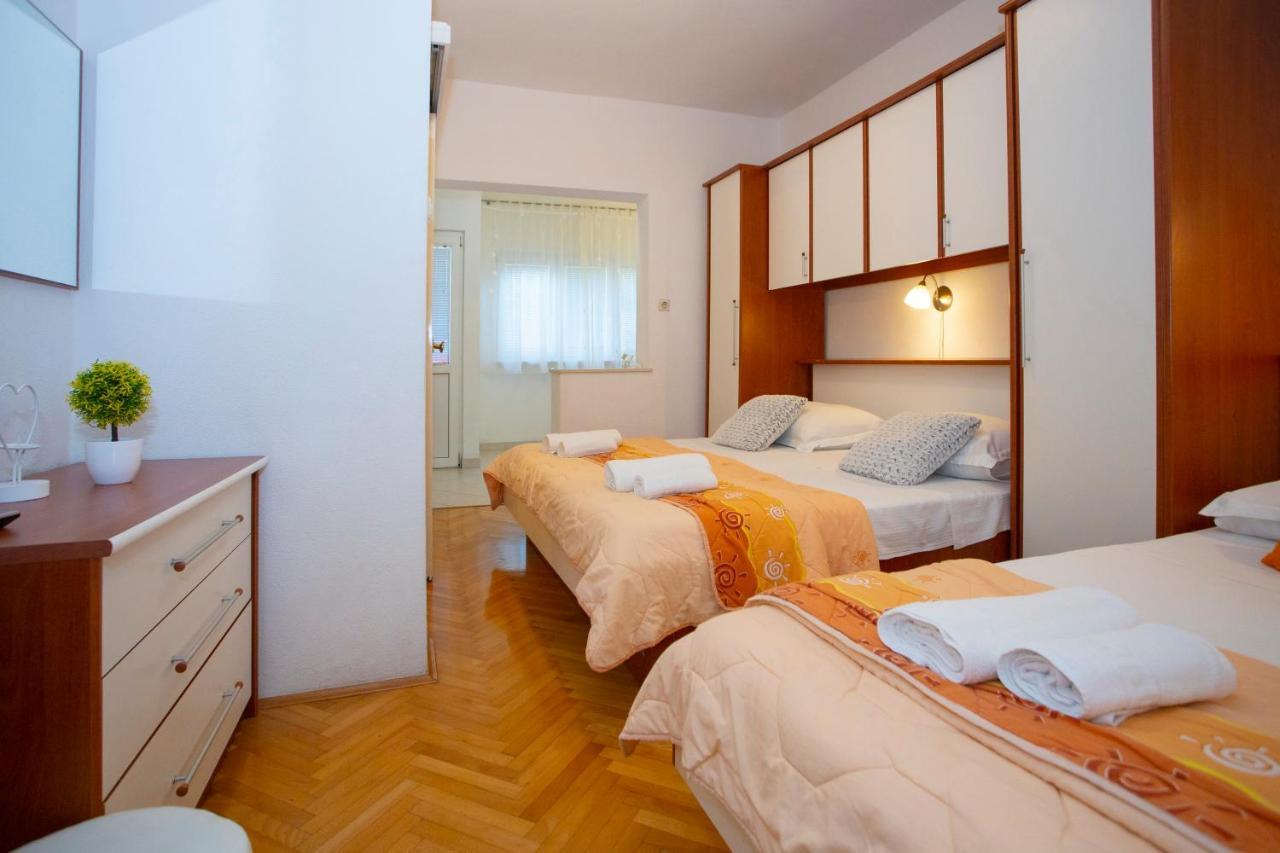 Villa Milenka - Apartmani Gorana Tucepi Bilik gambar