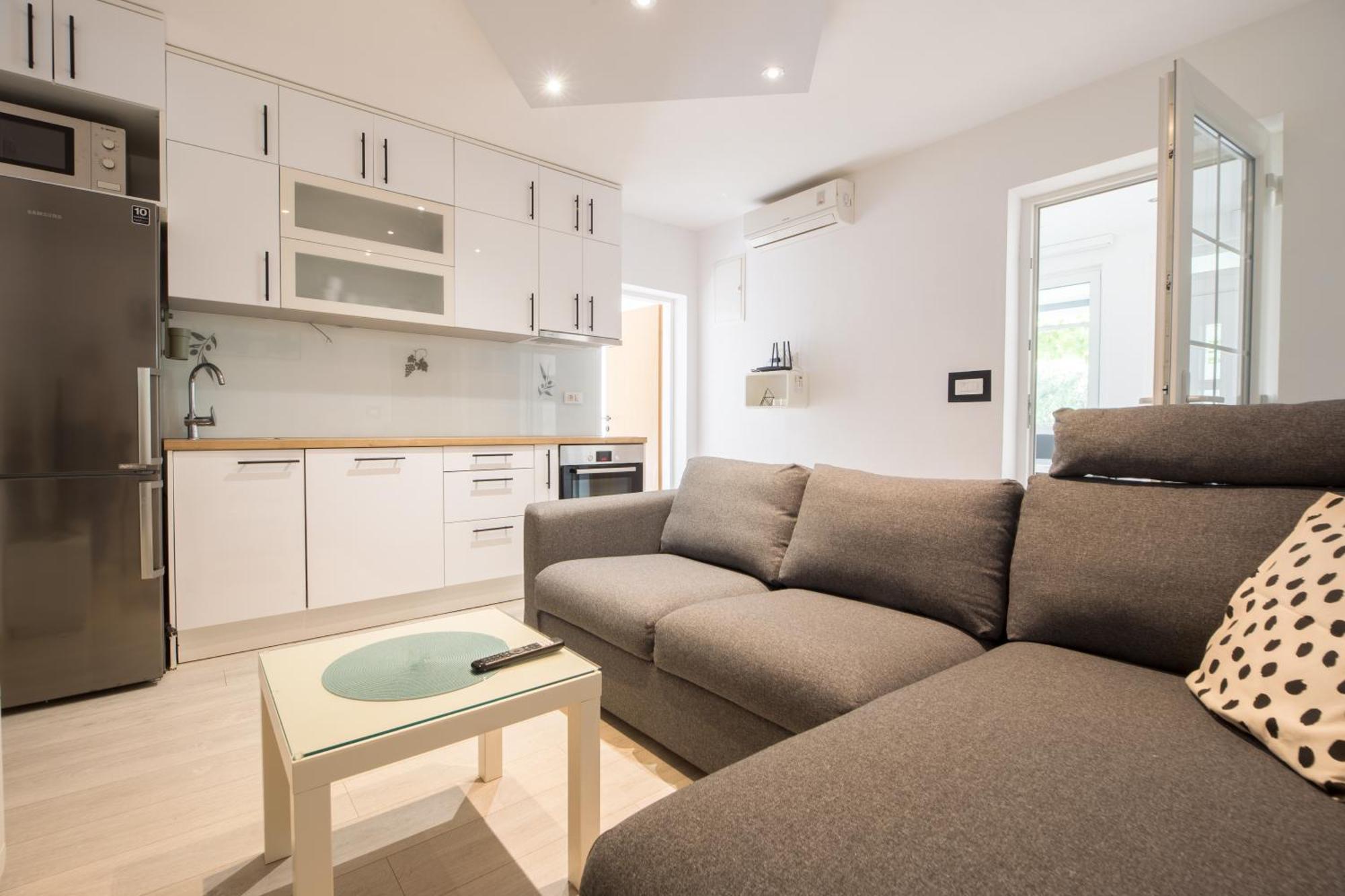 Villa Milenka - Apartmani Gorana Tucepi Bilik gambar