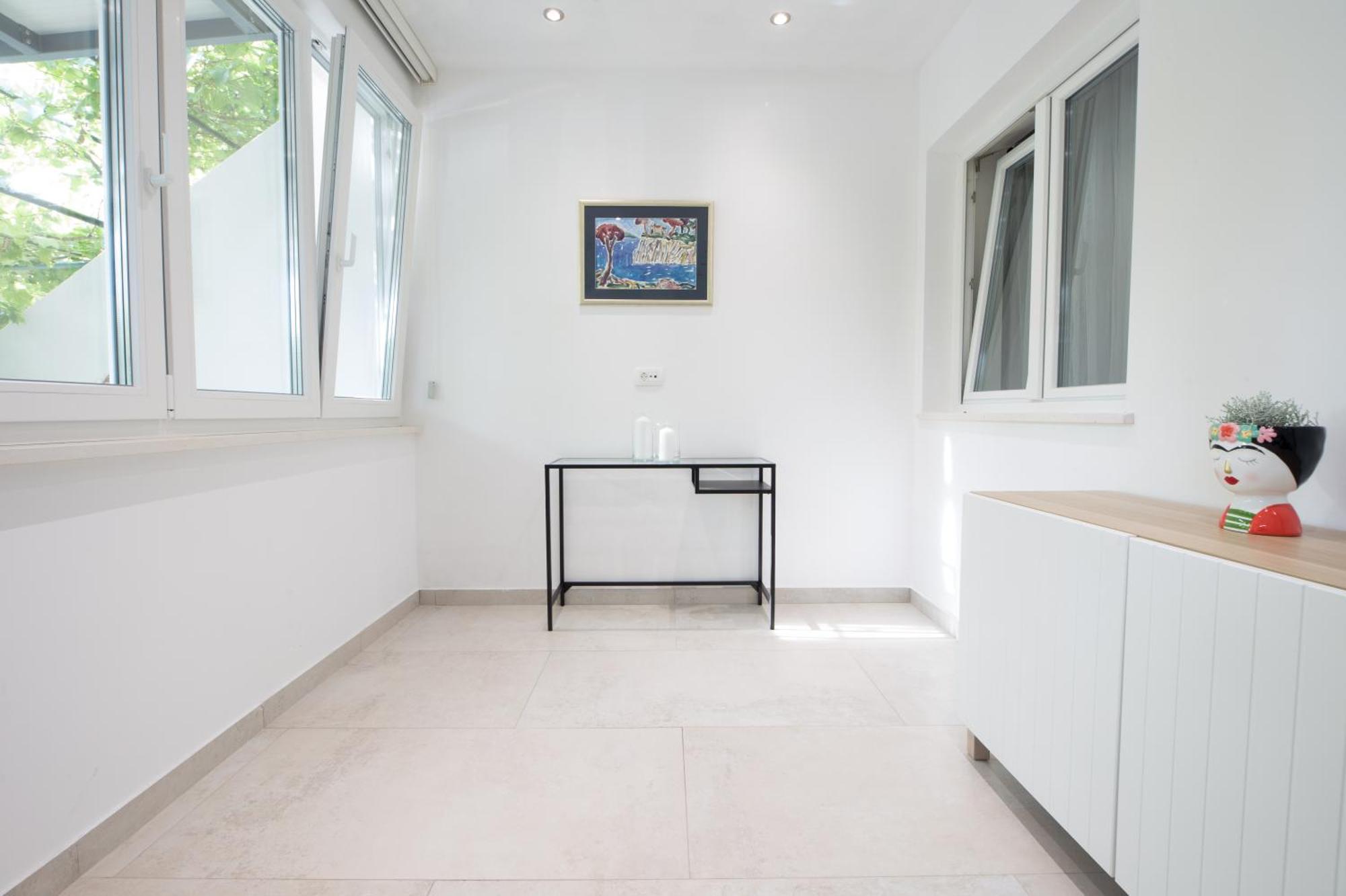 Villa Milenka - Apartmani Gorana Tucepi Bilik gambar