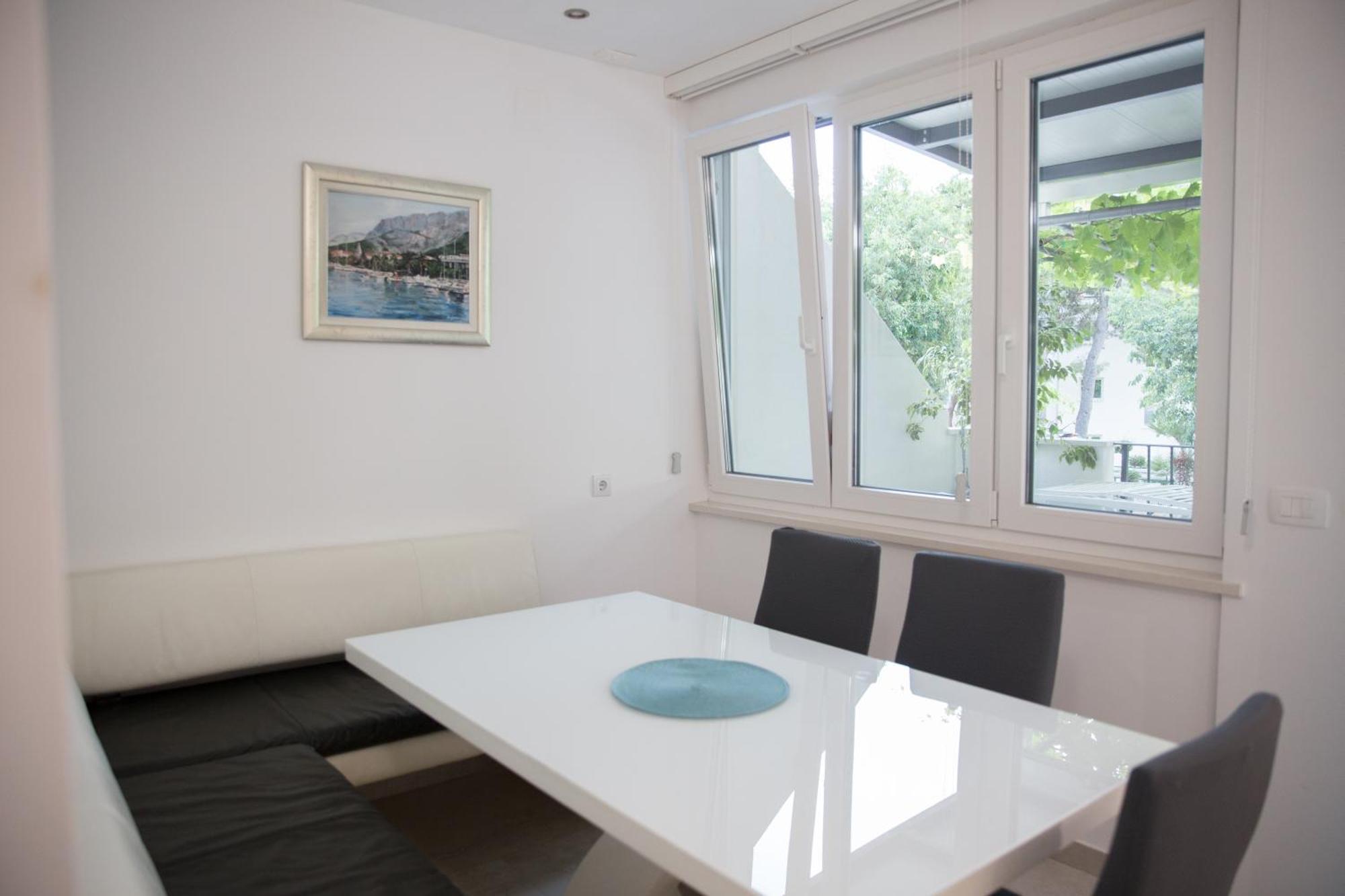 Villa Milenka - Apartmani Gorana Tucepi Bilik gambar