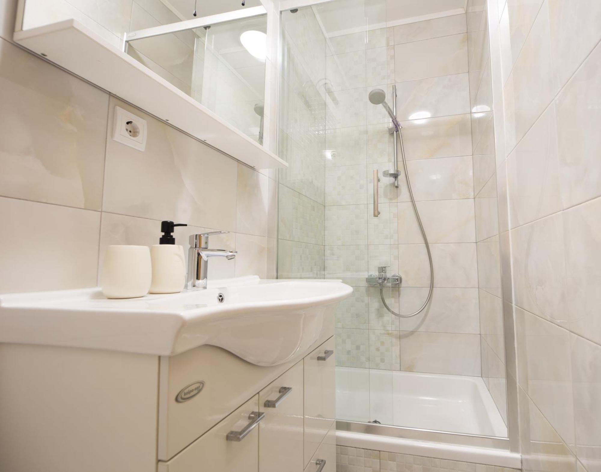 Villa Milenka - Apartmani Gorana Tucepi Bilik gambar