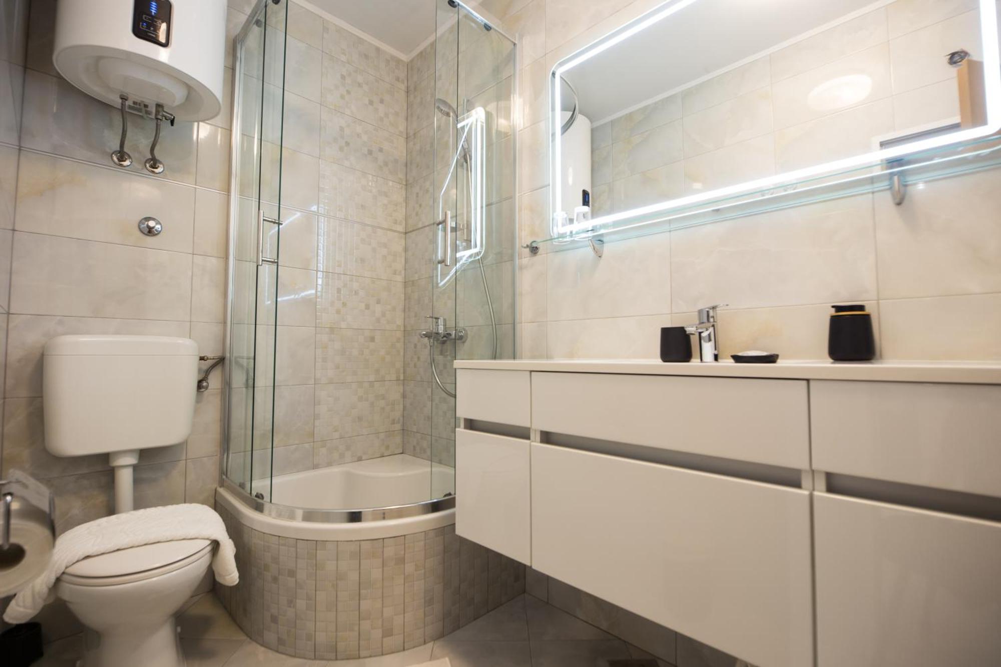 Villa Milenka - Apartmani Gorana Tucepi Bilik gambar