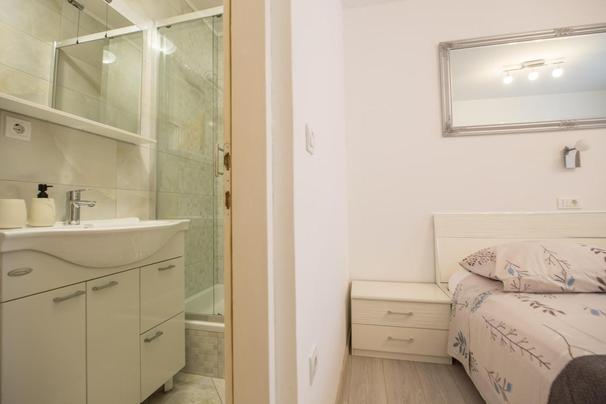 Villa Milenka - Apartmani Gorana Tucepi Bilik gambar